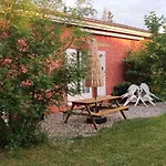 Semesterbostad Maison Datcha Avec Jardin Et Piscine Privee